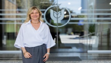 Sosyal medyada anneliğin yeni dili: Bebek yüzlerini kapatan emojiler dijital nazar boncuğuna dönüştü