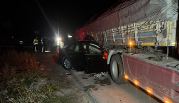 Afyonkarahisar'da feci kaza: Otomobil ve tır birbirine girdi