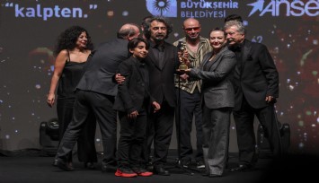 Altın Portakal 2025: ‘Tavşan İmparatorluğu’ 7 ödül kucakladı