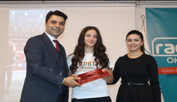 Avrupa'nın zirvesi, 15 yaşındaki Esmira'nın