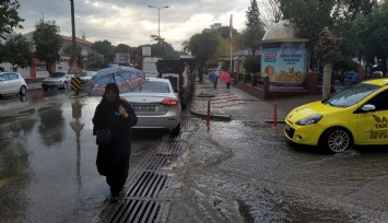 Aydın'da 15 dakikalık yağış kenti kilitledi