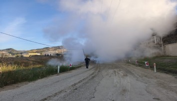 Aydın'da jeotermal boru patladı: 170 derecelik su yola taştı