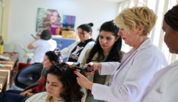 Buca Belediyesi’nin kursları kadınlara kariyer kapılarını açıyor