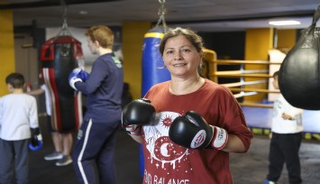 Bucalı kadınlar şiddete karşı kick boks öğreniyor