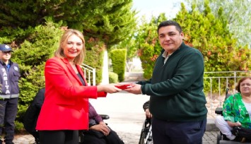 Çeşme Belediyesi Alaçatı Ek Hizmet Binası Kırmızı Bayrak Ödülü aldı