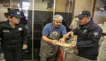 Güzelbahçe zabıtasından restoranlara sıkı denetim