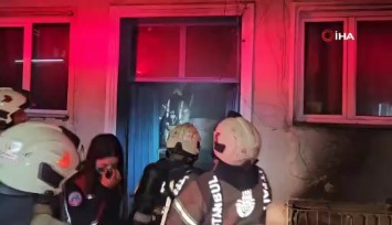 İstanbul'da yangın paniği: 4 kişi mahsur kaldı