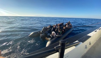 İzmir açıklarında göçmen operasyonu: 63 düzensiz göçmen yakalandı