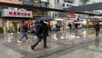 İzmir'de sağanak kenti felç etti: Karaburun en fazla yağış alan ilçe oldu