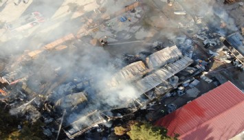 İzmir'de yangın paniği: 5 konteyner ve 2 araç kül oldu