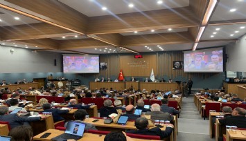Karabağlar'daki otopark bedelleri Büyükşehir meclisinde tartışma yarattı