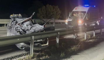 Kütahya'da feci kaza: Tıra çarpan otomobilden sağ çıkamadı