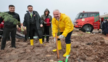 Menemen’de fidanlar, yeşil vatan için dikildi