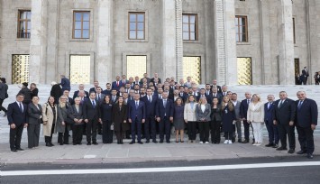 Özgür Özel’den İzmir örgütüne gençlik övgüsü