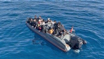 Urla açıklarında 28 düzensiz göçmen yakalandı