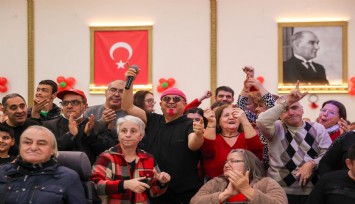 Buca Belediyesi’nden engel tanımayan yeni yıl kutlaması