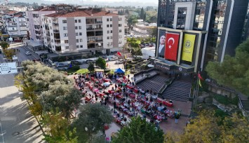Buca’da dayanışma ve alışveriş bir arada