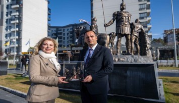 CHP Kadın Kolları Başkanı Asu Kaya’dan  Başkan Eşki’ye sosyal belediyecilik övgüsü