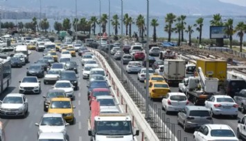 İzmir’de direksiyon başı kalabalıklaşıyor: Taşıt sayısında yüzde 7,4 artış