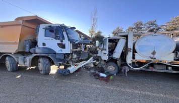 İzmir'de kamyon ile kamyonet çarpıştı: 1 yaralı