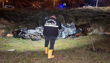 İzmir-Uşak karayolunda can pazarı: Refüje çarpan otomobilde 2 can kaybı