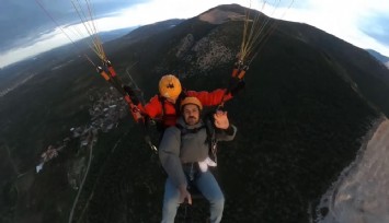 Soma’da yamaç paraşütüyle engellilere destek mesajı
