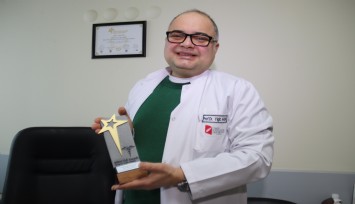'Yılın Yenilikçi Cerrahi Bilimler Doktoru' ödülü İzmir'e