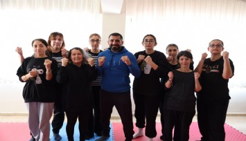Bayraklılı kadınlar yakın savunma öğreniyor