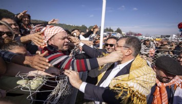 İhraç edilen beş teğmene iş daveti yapan Tugay’a İzmirlilerden büyük destek: Alnından öpebilir miyim?