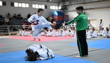 Bornova’da taekwondocuların kuşak heyecanı