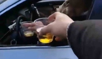 Bursa'da trafikte alkol keyfi yaptılar o anları sosyal medyada paylaştılar