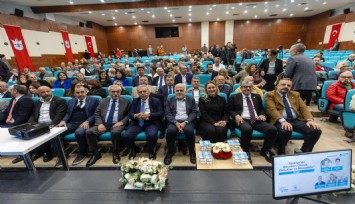 Gazetecilerin sorunları Konak’ta konuşuldu