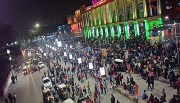 Hindistan’da tren istasyonunda izdiham: 18 kişi hayatını kaybetti