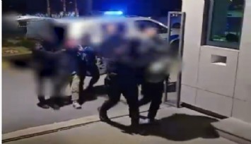 İzmir'de 36 yıl hapis cezasıyla aranan hırsız, camiyi soyarken suçüstü yakalandı