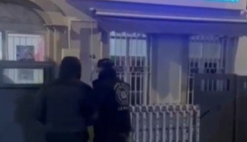 İzmir’de haklarında kesinleşmiş hapis cezası bulunan 2 şahıs yakalandı