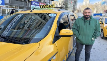 İzmirli taksiciden örnek hareket: Dedektif gibi iz sürerek takside unutulan telefonu Filipinli turiste ulaştırdı