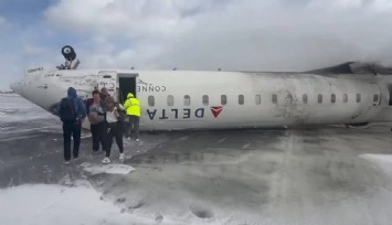 Kanada’ya iniş yapan yolcu uçağı ters döndü: 18 yaralı