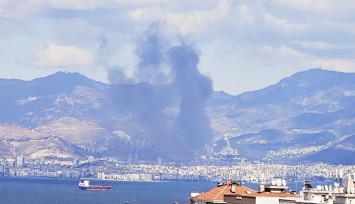 Karşıyaka'da yangın: 5 itfaiye ekibi müdahale ediyor
