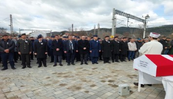 Kütahya'da evinde yanarak hayatını kaybeden Kıbrıs gazisine askeri törenle veda edildi