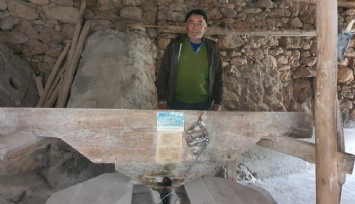 Manisa'da 210 yıldır faaliyet gösteren su değirmeni yıllara meydan okuyor