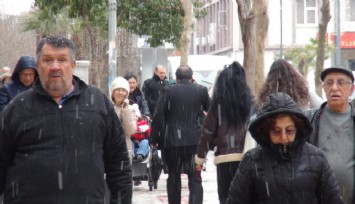Manisa şehir merkezine 8 yıl sonra kar yağdı