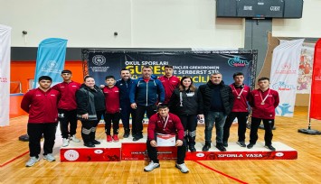 Manisalı güreşçiler Türkiye Şampiyonu oldu
