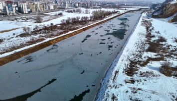 Türkiye’nin en uzun nehri Kızılırmak Nehri buz tuttu