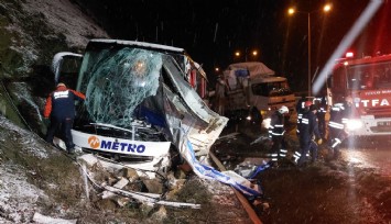 Yolcu otobüsü kamyona çarptı: 1 kişi hayatını kaybetti, 16 kişi yaralandı
