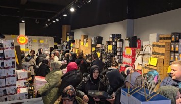 Zonguldak'ta mağaza açılışında izdiham