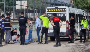 Adana'da korkunç olay: Arkadaşını şaka olsun diye itti, minibüs çarpması sonucu 11 yaşındaki çocuk hayatını kaybetti