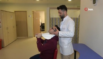 Aşırı telefon, bilgisayar kullananlar dikkat: ‘Text Neck’ sendromu tehlikesi