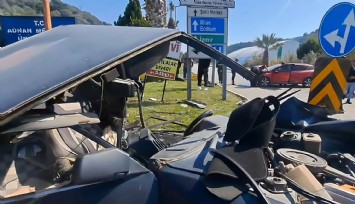 Aydın'da iki otomobilin çarpışması sonucu Tofaş otomobil hurdaya döndü: 1 öcan kaybı