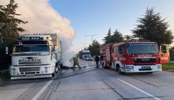 Balıkesir'de balataları yanan kamyon yol kapattı