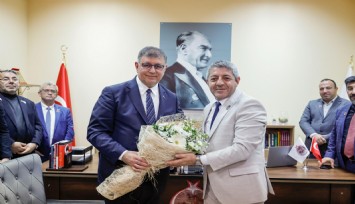 Başkan Tugay şehit yakınları ve gazi derneklerini ziyaret etti